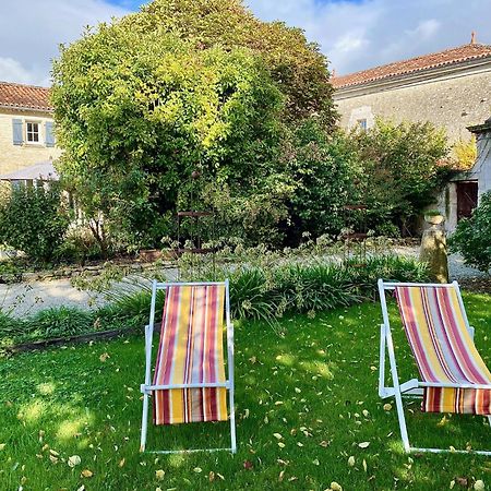 Aux Agapanthes, Chambres D'Hotes Charentaises De Charme Avec Piscine Aumagne Экстерьер фото